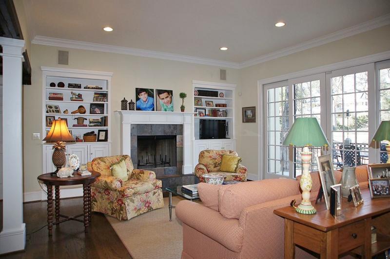 715 Wildwood Road Southwest Roanoke, VA 24014 - Photo 19 of 39 Living Room