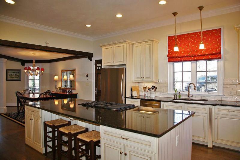 715 Wildwood Road Southwest Roanoke, VA 24014 - Photo 21 of 39 Kitchen
