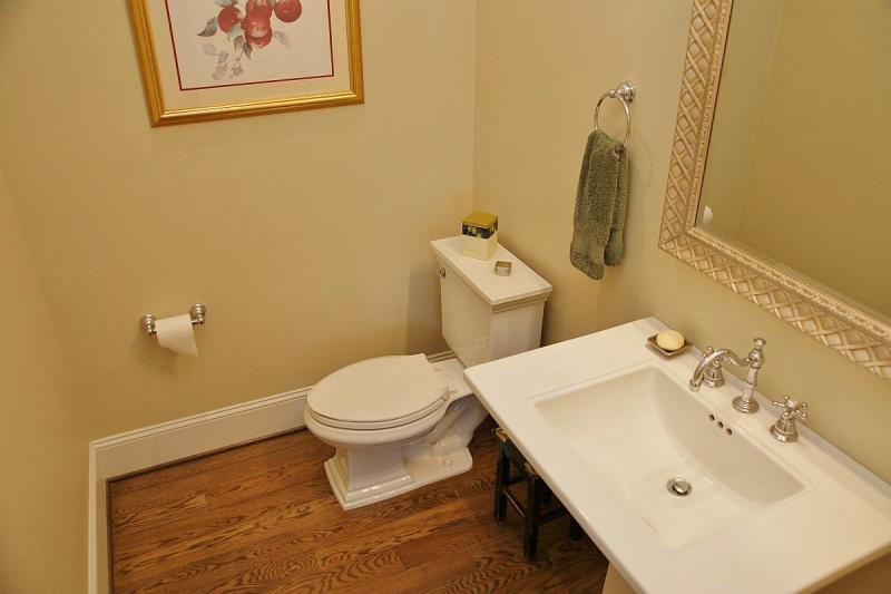715 Wildwood Road Southwest Roanoke, VA 24014 - Photo 24 of 39 Half Bath