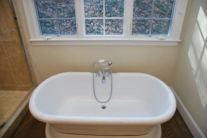 715 Wildwood Road Southwest Roanoke, VA 24014 - Photo 26 of 39 Master Bath