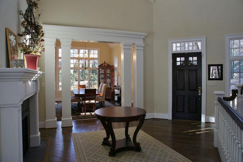 715 Wildwood Road Southwest Roanoke, VA 24014 - Photo 3 of 39 Foyer