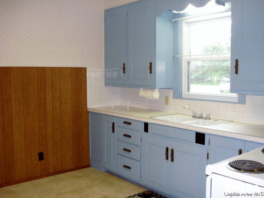 122 South Center Street Oneida, IL 61467 - Photo 16 of 36 Gallery Image 16