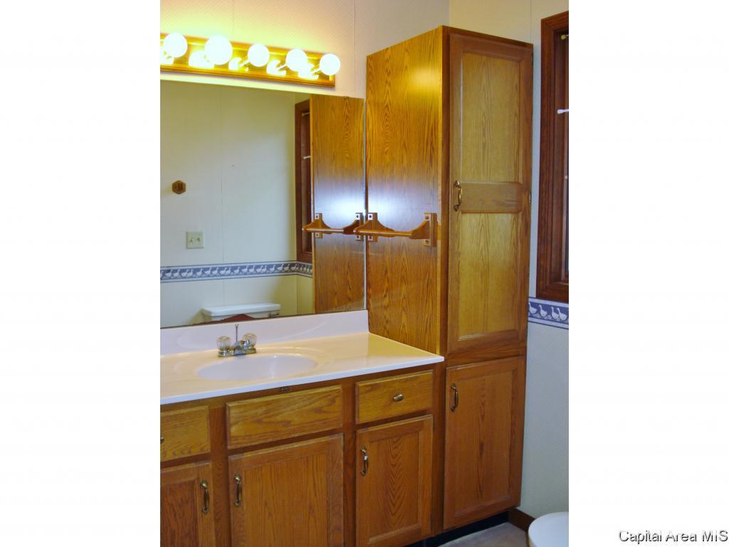 122 South Center Street Oneida, IL 61467 - Photo 25 of 36 Gallery Image 25