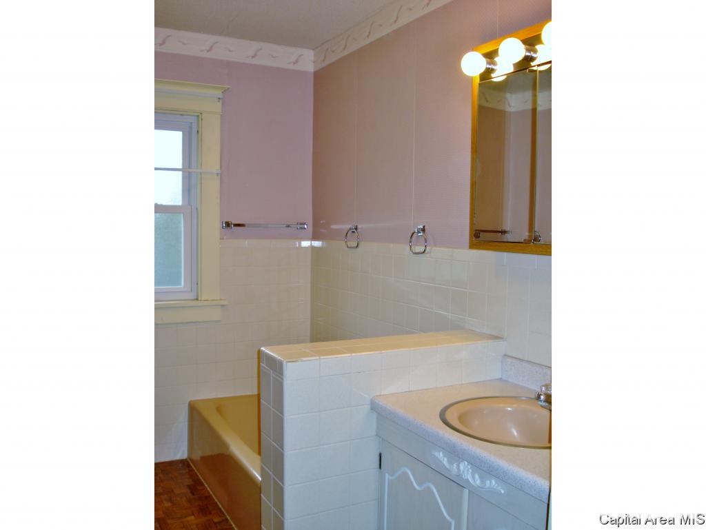 122 South Center Street Oneida, IL 61467 - Photo 32 of 36 Gallery Image 32