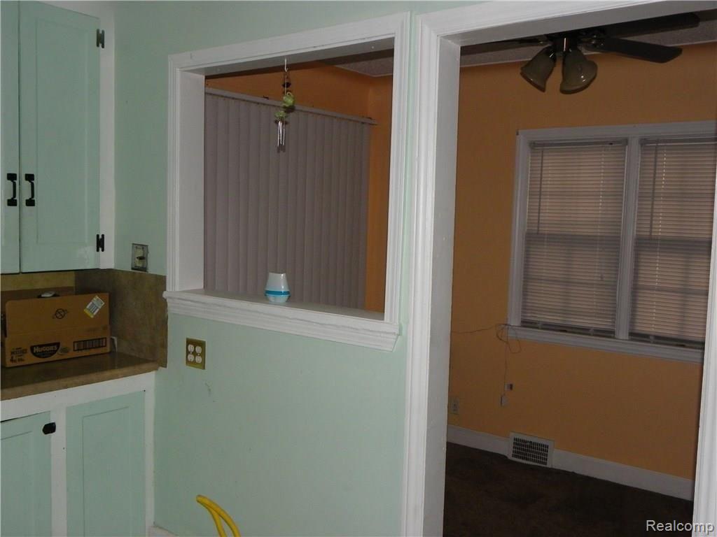 4843 East 9 Mile Road Warren, MI 48091 - Photo 10 of 25 100_1166.JPG