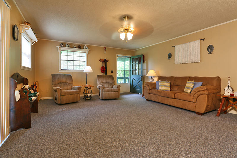 801 Howard Beavert Road Dunlap, TN 37327 - Photo 5 of 26 Living room