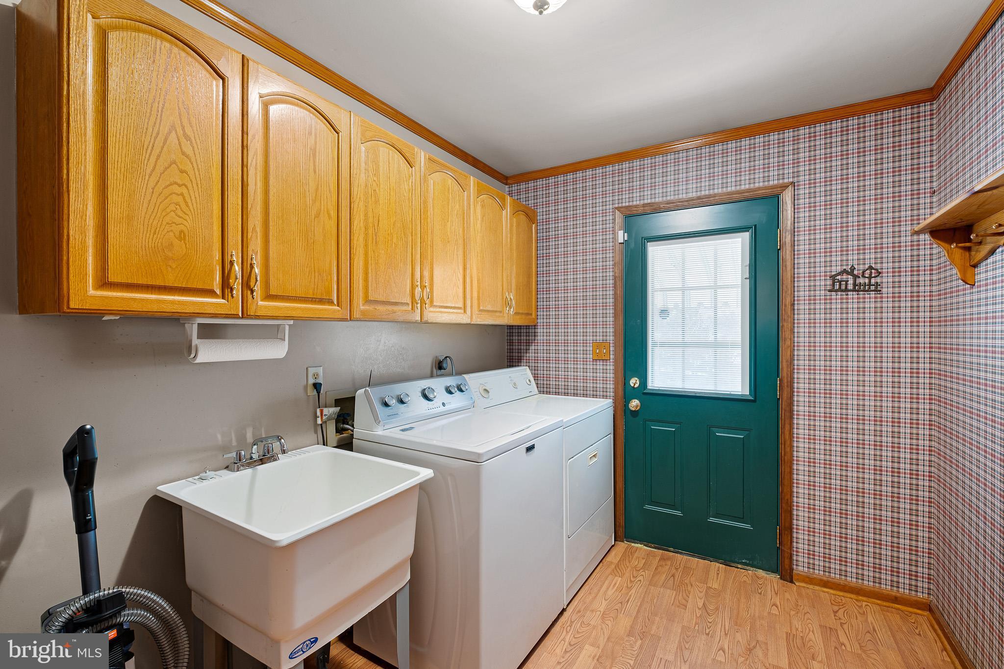 39 Long Drive Elkton, MD 21921 - Photo 23 of 39 a utility room with dryer and washer