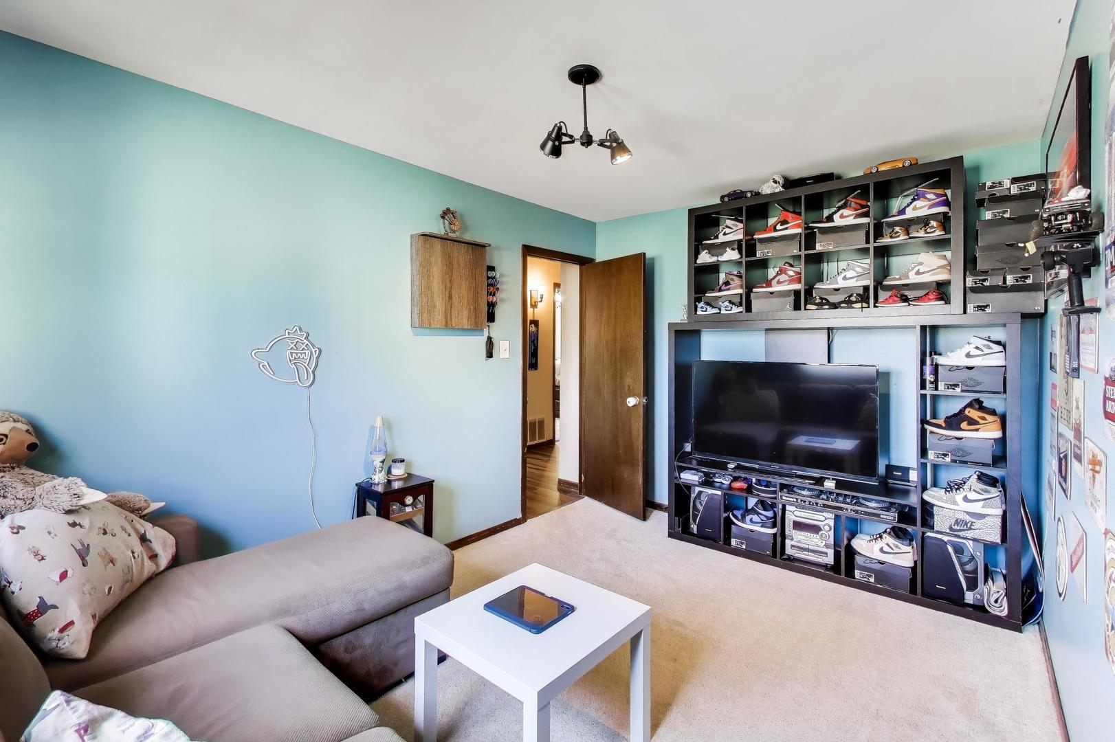 1075 Apricot Street Hoffman Estates, IL 60169 - Photo 11 of 28 a living room with furniture and a flat screen tv
