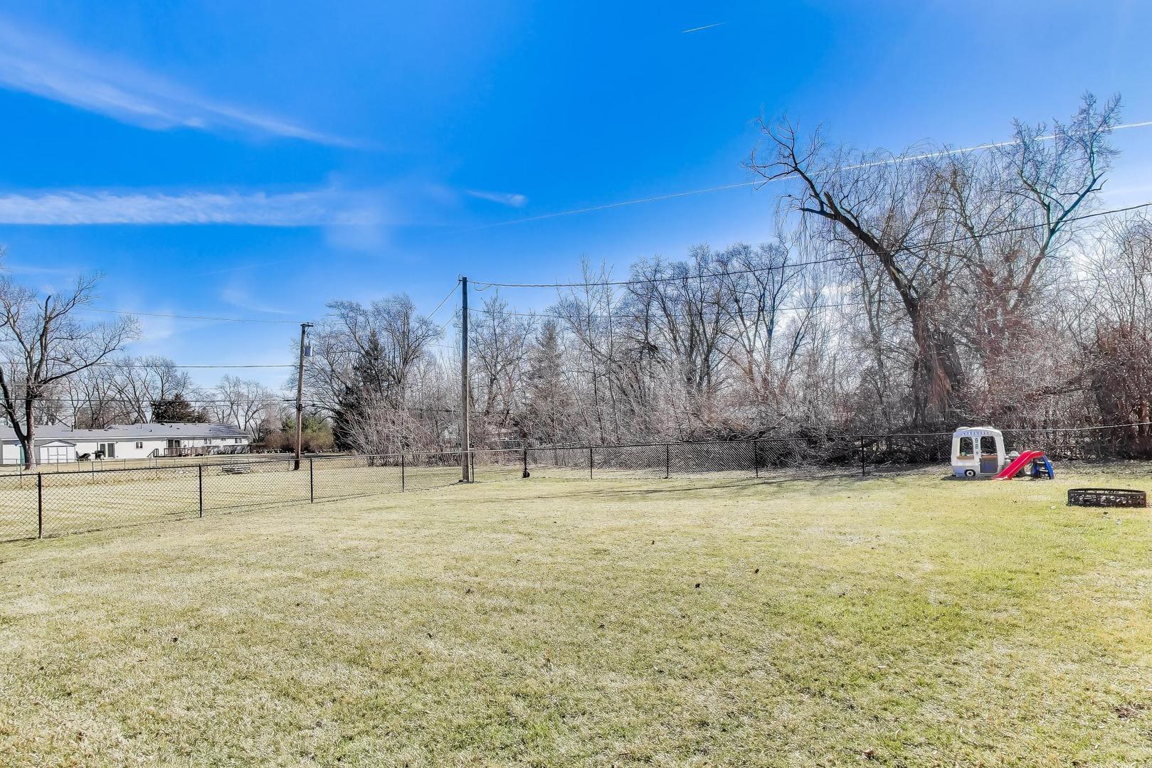 1075 Apricot Street Hoffman Estates, IL 60169 - Photo 24 of 28 a view of a basket ball ground