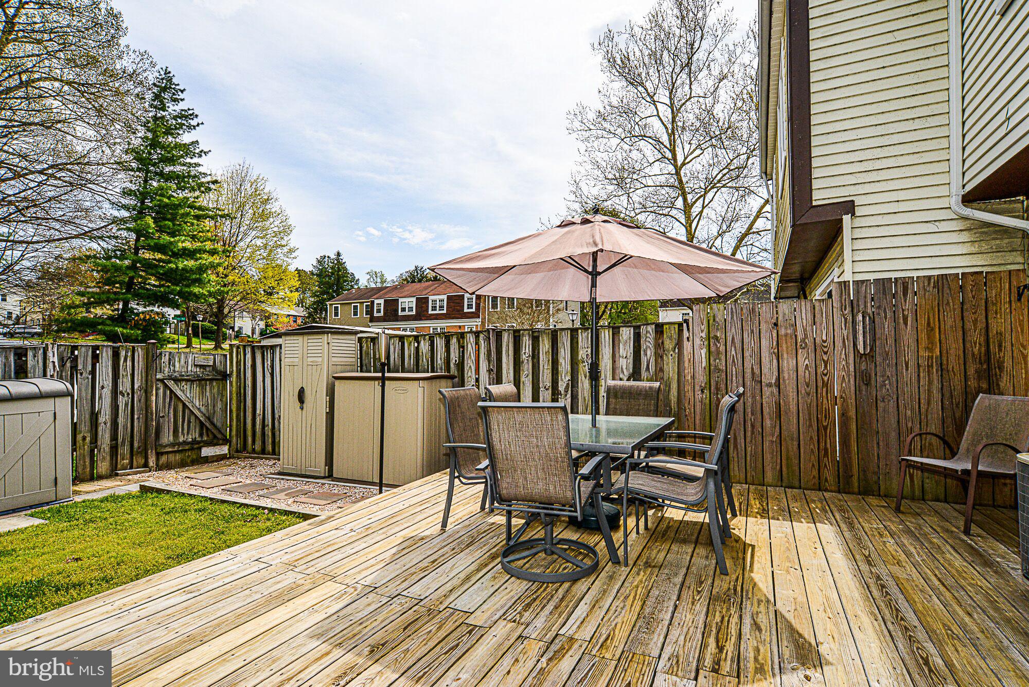 7728 Matisse Way Springfield, VA 22153 - Photo 16 of 20 Large Deck for Entertaining