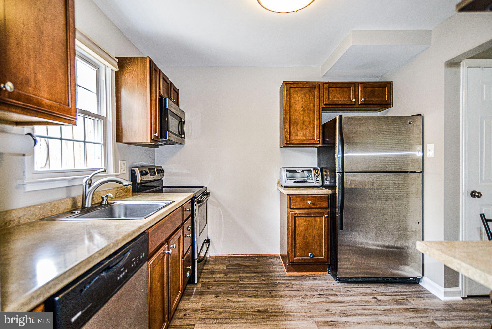7728 Matisse Way Springfield, VA 22153 - Photo 3 of 20 Gallery Image 3