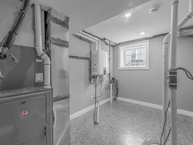 a very nice looking room with gym equipment