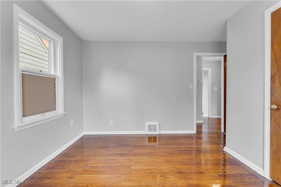20612 Hansen Road Maple Heights, OH 44137 - Photo 12 of 21 Gallery Image 12