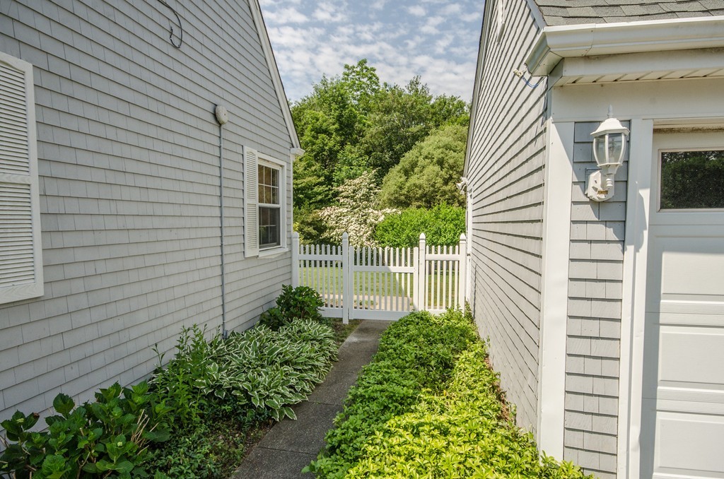 481 Slocum Road Dartmouth, MA 02747 - Photo 12 of 30 Gallery Image 12