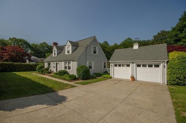 481 Slocum Road Dartmouth, MA 02747 - Photo 2 of 30 Gallery Image 2