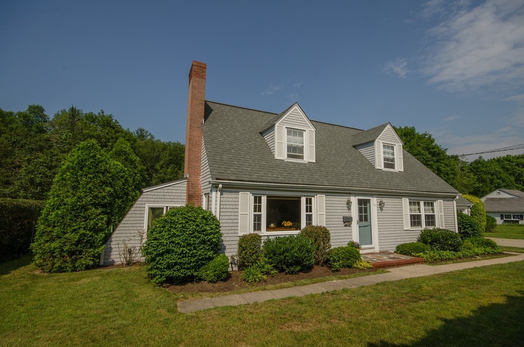 481 Slocum Road Dartmouth, MA 02747 - Photo 3 of 30 Gallery Image 3