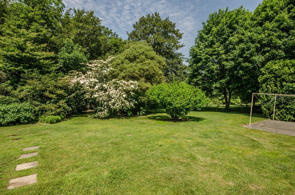 481 Slocum Road Dartmouth, MA 02747 - Photo 7 of 30 Gallery Image 7