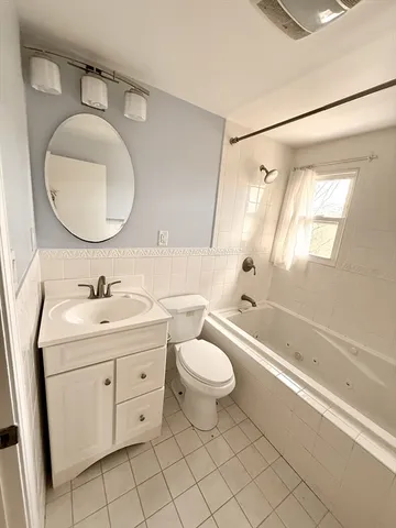 $3,200 | 28 College Farm Road, Unit 2, Waltham, MA 02451