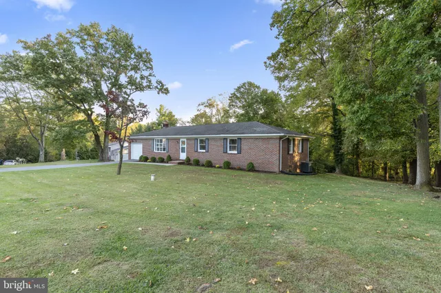 a view of house with a yard
