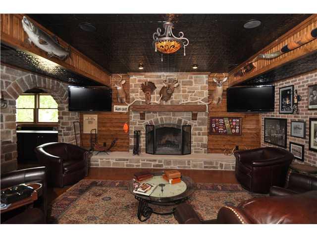 5707 Travis Road Greenwood, IN 46143 - Photo 6 of 24 Gallery Image 6