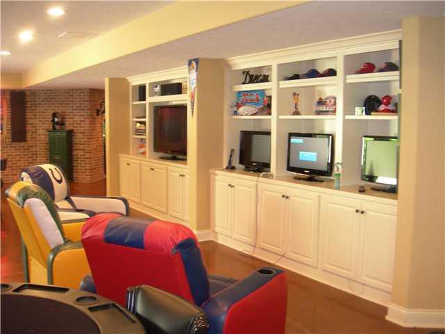5707 Travis Road Greenwood, IN 46143 - Photo 8 of 24 Gallery Image 8