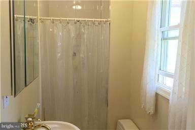 14178 Travilah Road Rockville, MD 20850 - Photo 16 of 16 Bath (Master)