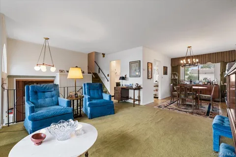 $749,999 | 279 North Kentucky Avenue, Massapequa, NY 11758