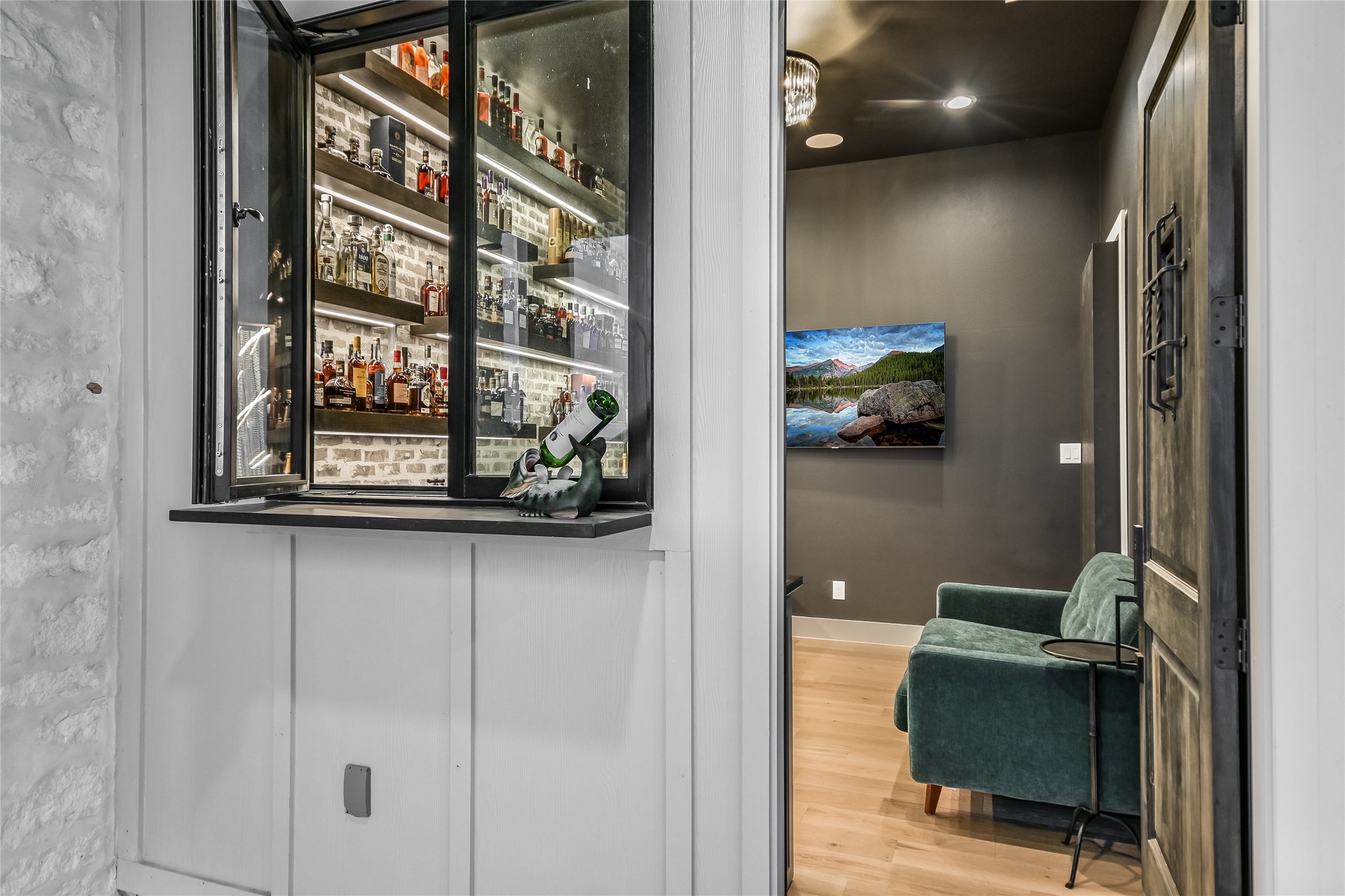 207 Gwendolyns Trail Wimberley, TX 78676 - Photo 14 of 40 a view of living room with furniture and lamp