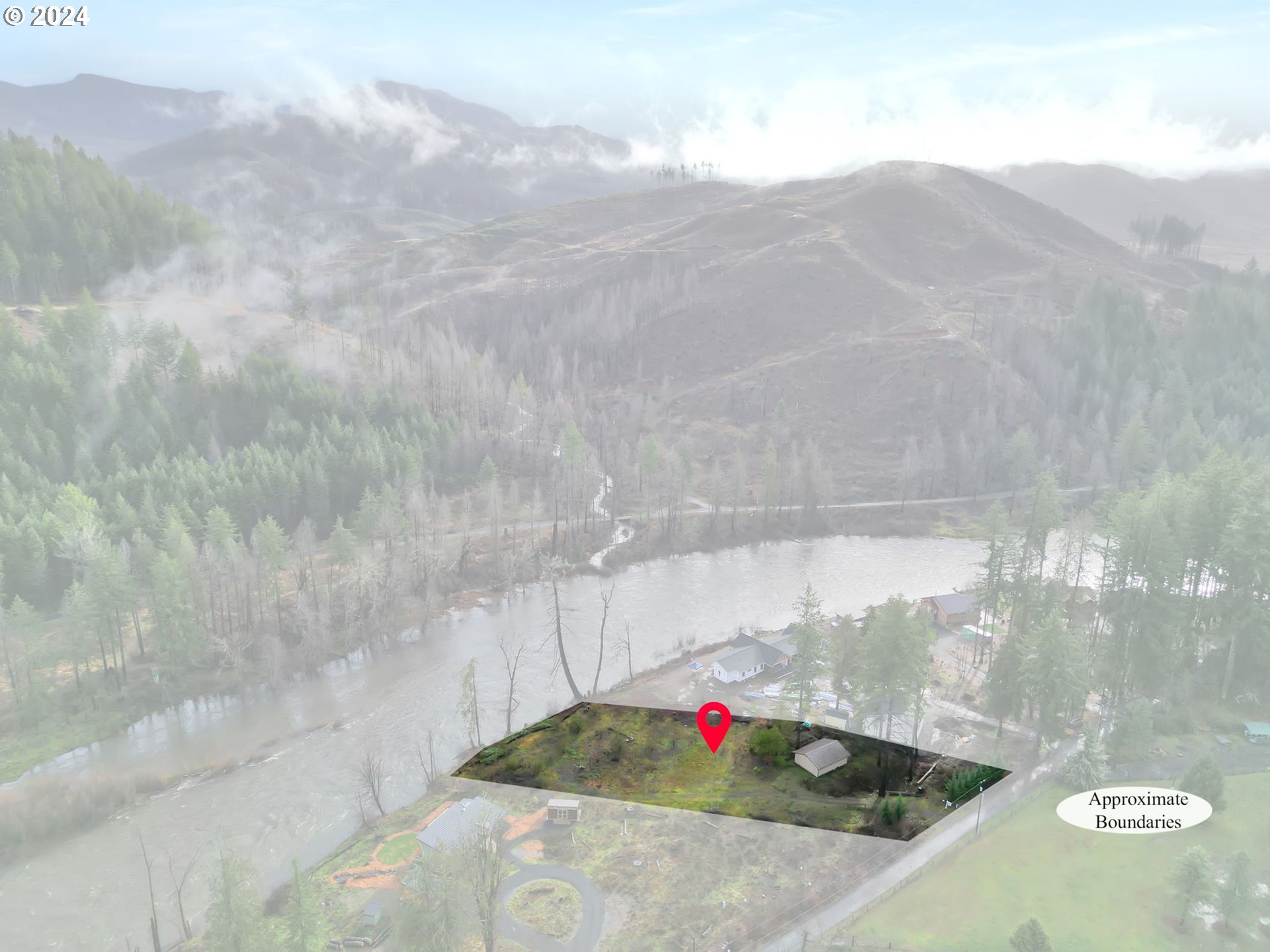 90409 Mountain View Lane Leaburg, OR 97489 - Photo 2 of 18 a bathroom with a bathtub