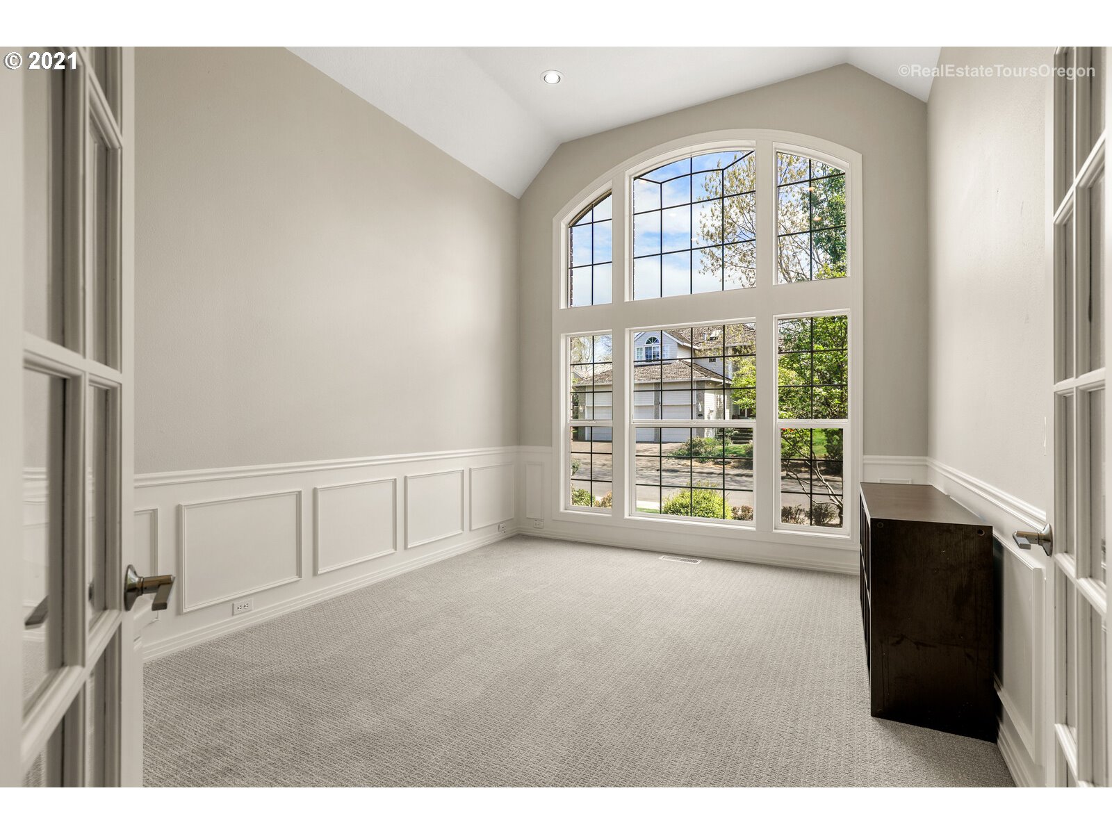 28667 Southwest Cascade Loop Wilsonville, OR 97070 - Photo 5 of 32 Gallery Image 5