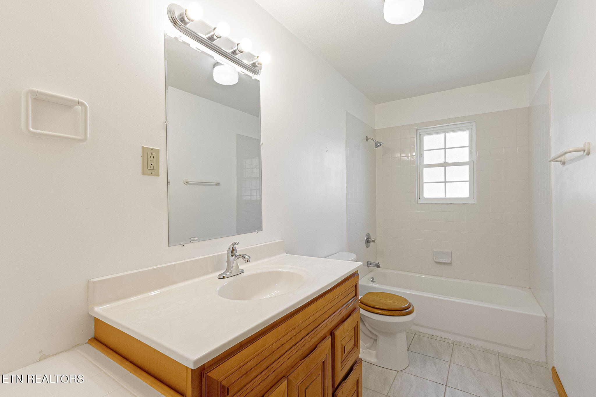 409 Lawnville Road Kingston, TN 37763 - Photo 15 of 29 17-web-or-mls-017--FULL