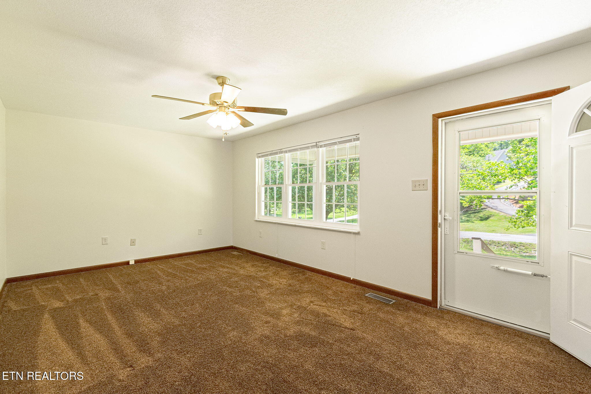 409 Lawnville Road Kingston, TN 37763 - Photo 5 of 29 9-web-or-mls-009--FULL