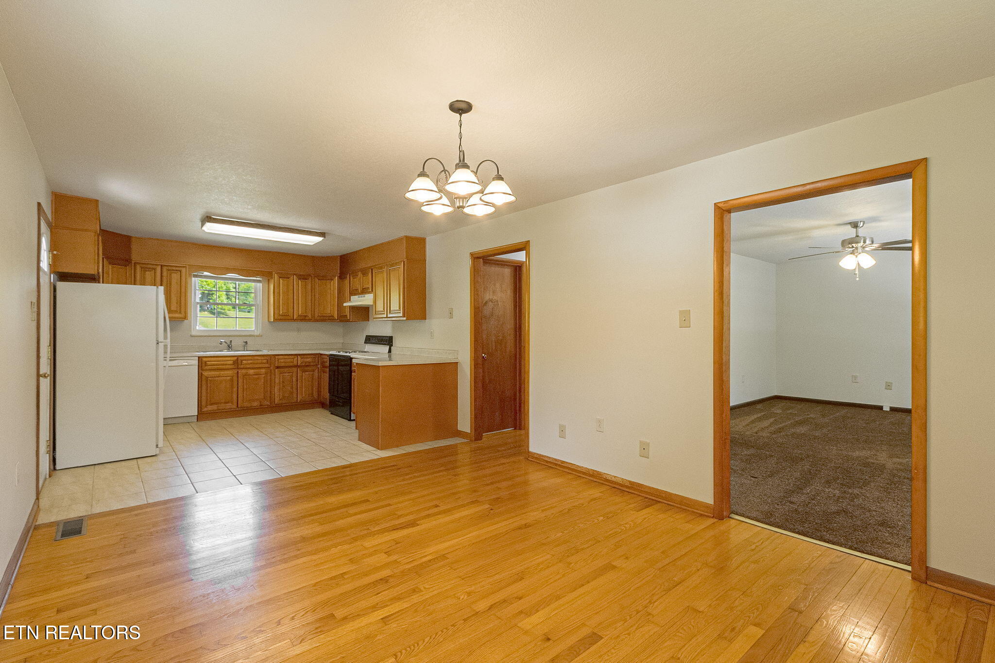 409 Lawnville Road Kingston, TN 37763 - Photo 8 of 29 12-web-or-mls-012--FULL