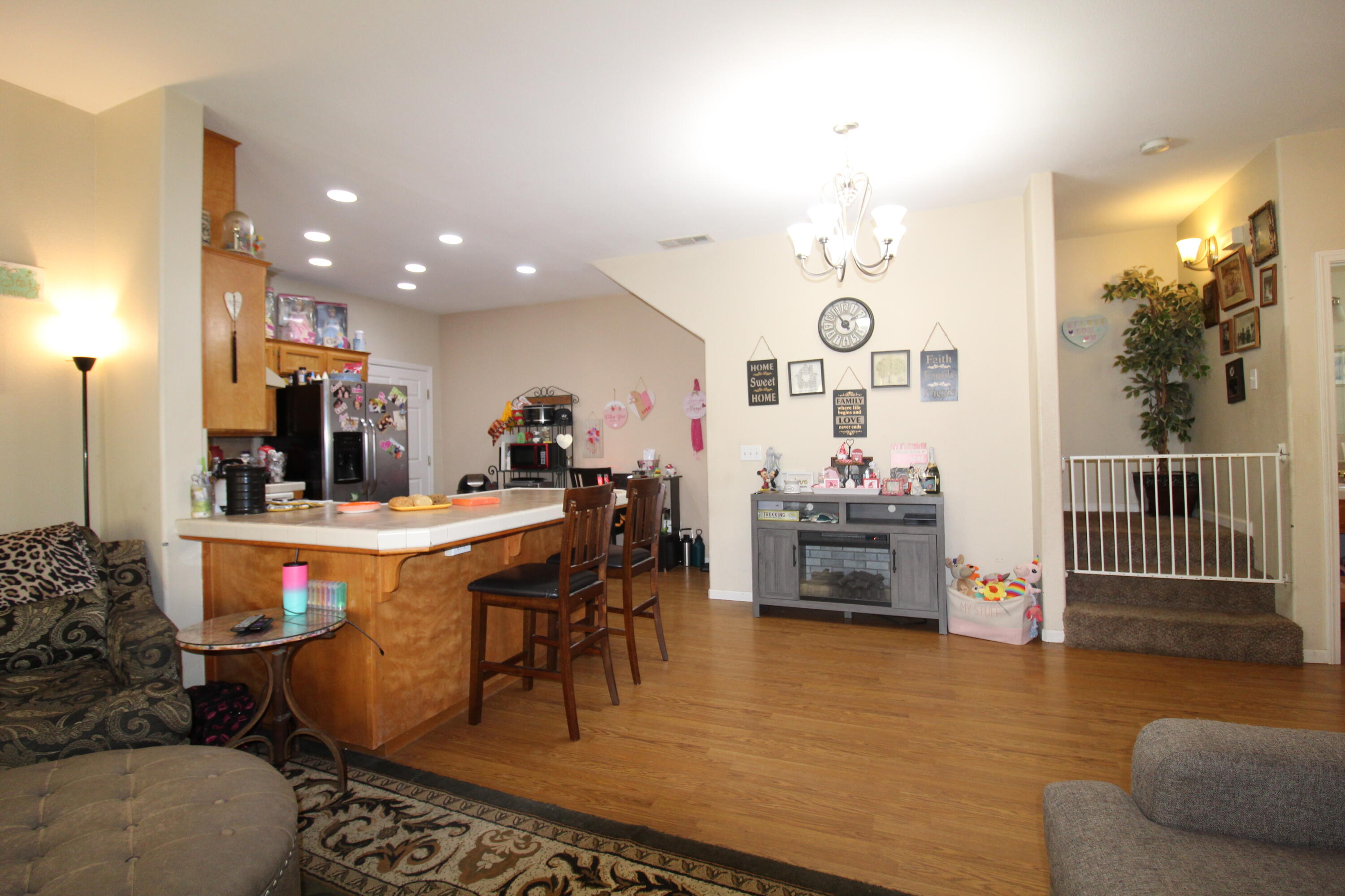 196 South Filbert Road Exeter, CA 93221 - Photo 2 of 28 IMG_8178
