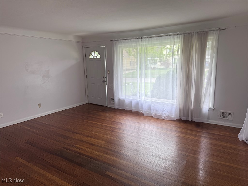 1422 Lorimer Road Cleveland, OH 44134 - Photo 3 of 14