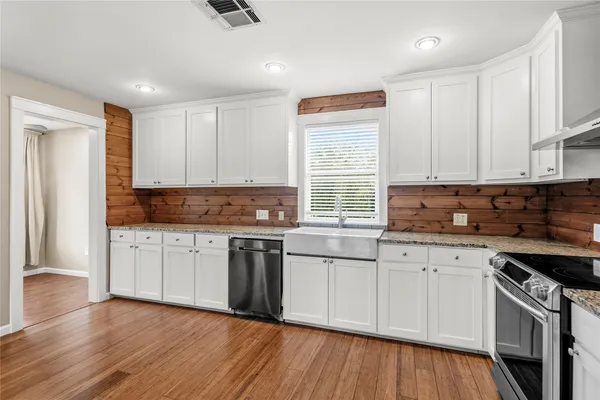 $2,000 | 18000 Lafayette Park Drive, Jonestown, TX 78645