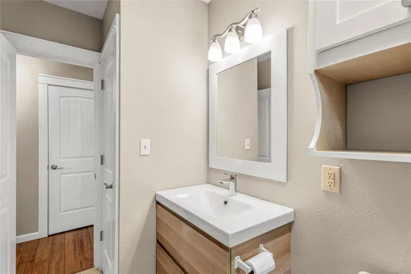 $2,000 | 18000 Lafayette Park Drive, Jonestown, TX 78645