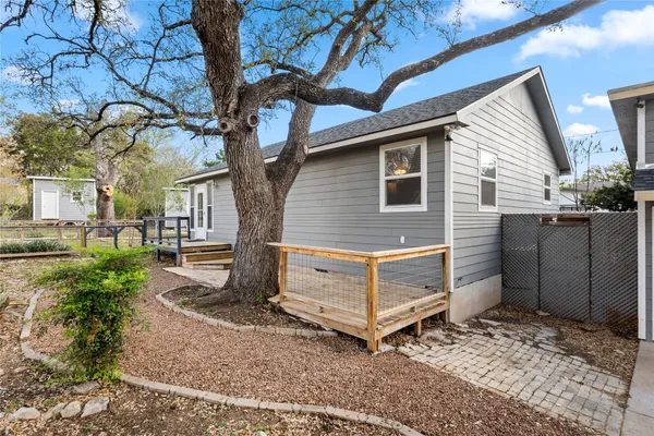 $2,000 | 18000 Lafayette Park Drive, Jonestown, TX 78645