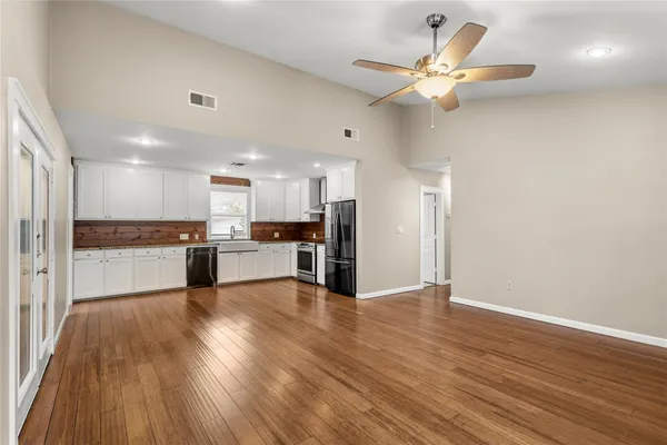 $2,000 | 18000 Lafayette Park Drive, Jonestown, TX 78645