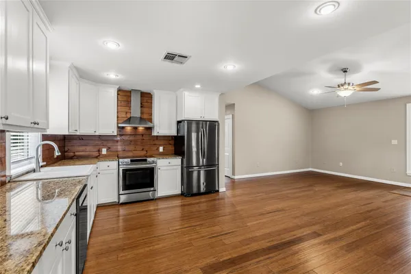 $2,000 | 18000 Lafayette Park Drive, Jonestown, TX 78645