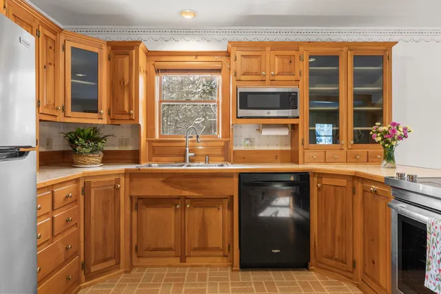 $450,000 | 441 Splitrock Road, Bristol, ME 04539