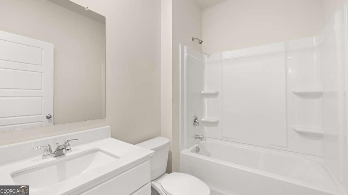 202 Cattle Drive Perry, GA 31069 - Photo 16 of 30 a bathroom with a sink toilet and bathtub