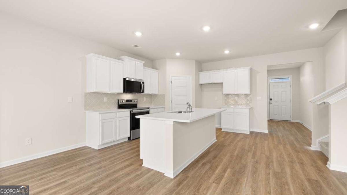 202 Cattle Drive Perry, GA 31069 - Photo 8 of 30 a view of kitchen with sink microwave and refrigerator