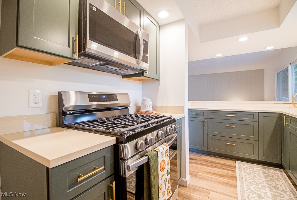 7041 Hopkins Road Mentor, OH 44060 - Photo 18 of 46 Stainless steel appliances