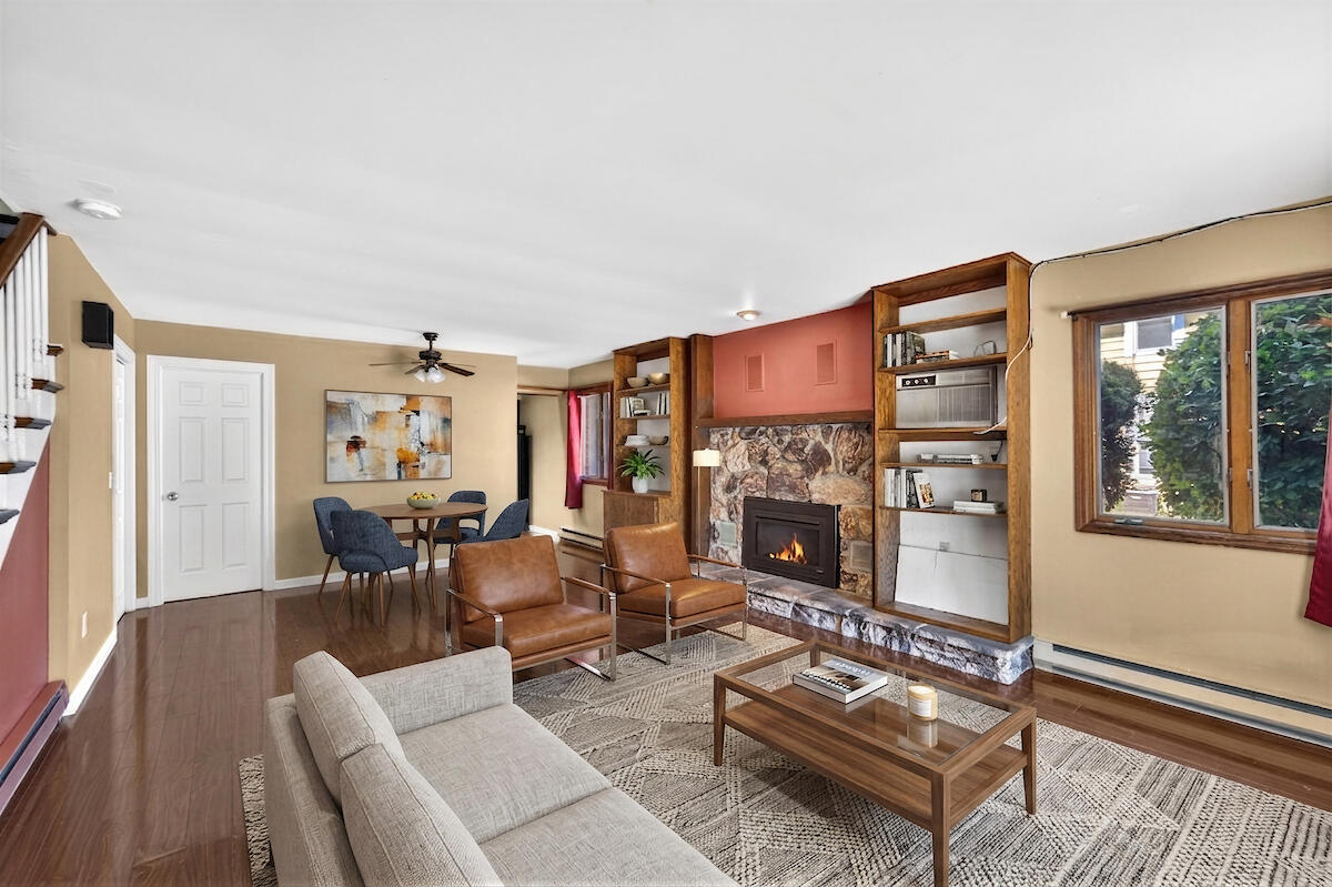 445 West Chestnut Street Burlington, WI 53105 - Photo 7 of 36 Virtually staged pboto