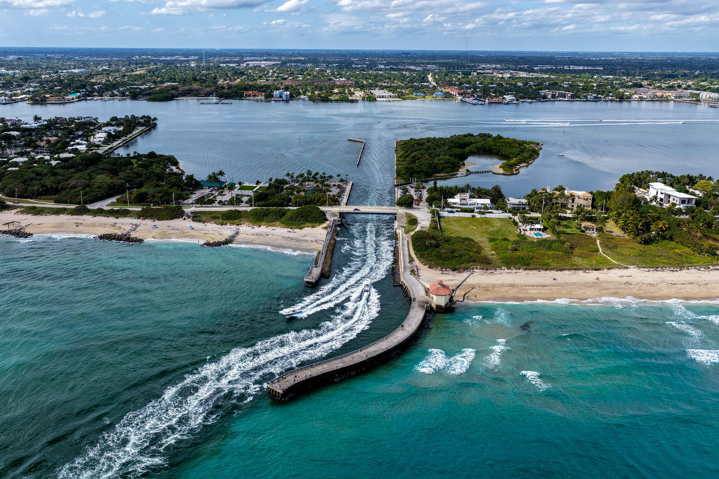 92 Island Drive South Ocean Ridge, FL 33435 - Photo 7 of 35 20260117_174016000_iOS