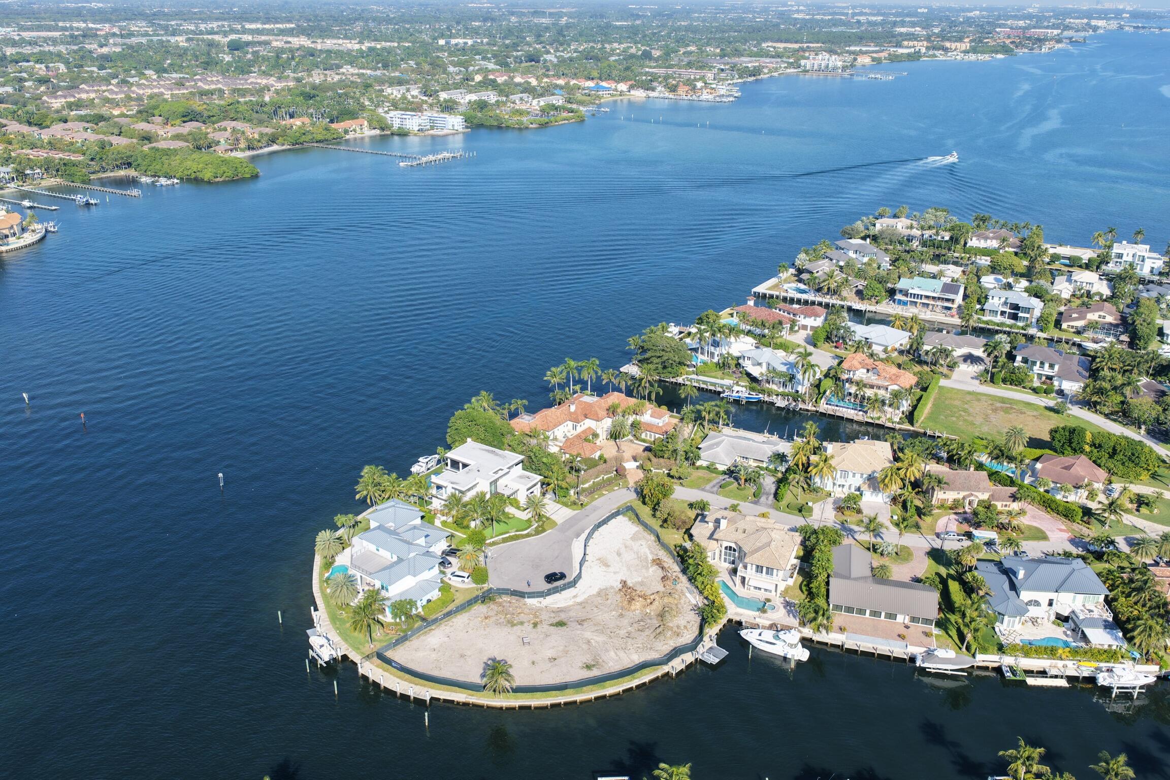 92 Island Drive South Ocean Ridge, FL 33435 - Photo 10 of 35 20251118_145504000_iOS