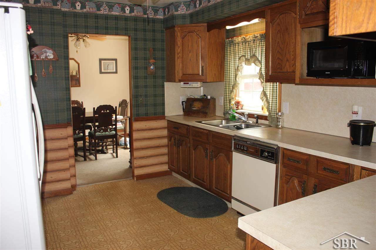 3895 North River Road Freeland, MI 48623 - Photo 9 of 11 31189669-8.JPG