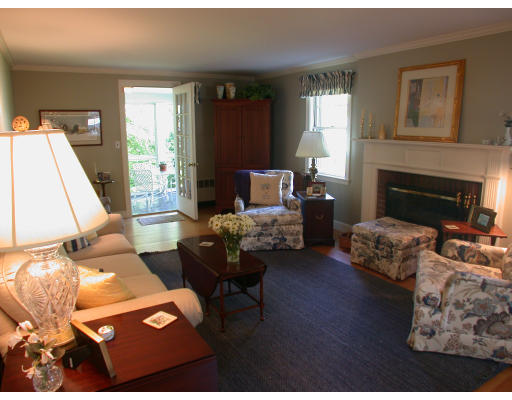 18 Alba Road Wellesley, MA 02481 - Photo 4 of 7