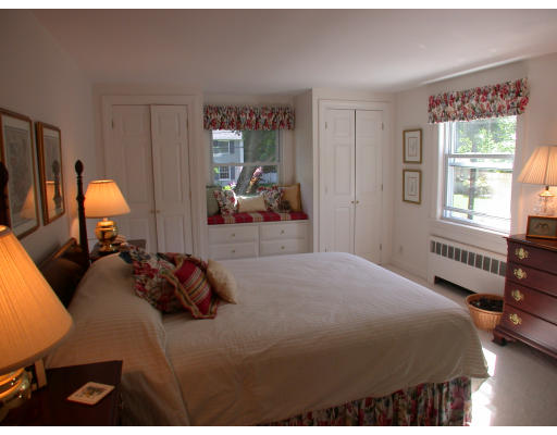 18 Alba Road Wellesley, MA 02481 - Photo 5 of 7
